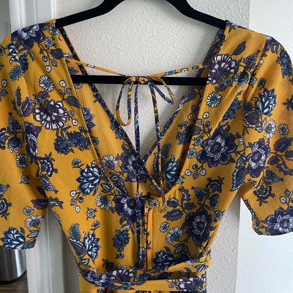 Francesca’s Floral Romper - Picture 3 of 6